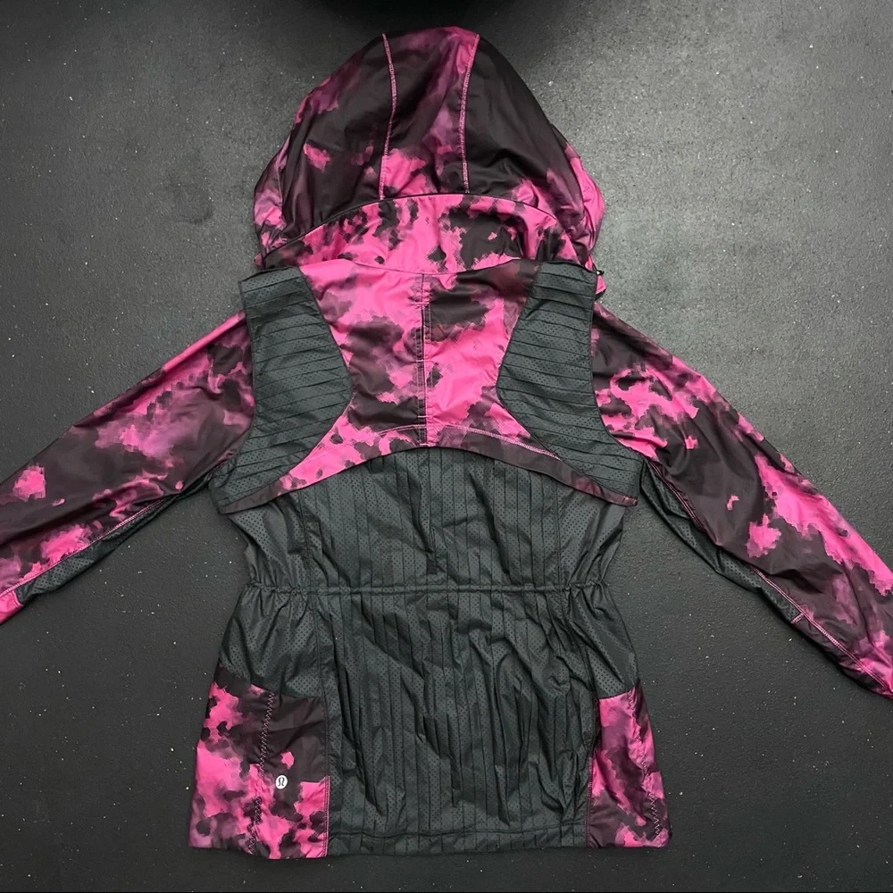 VINTAGE lululemon Vent It Out Jacket wmns sz 6 - Picture 13 of 15